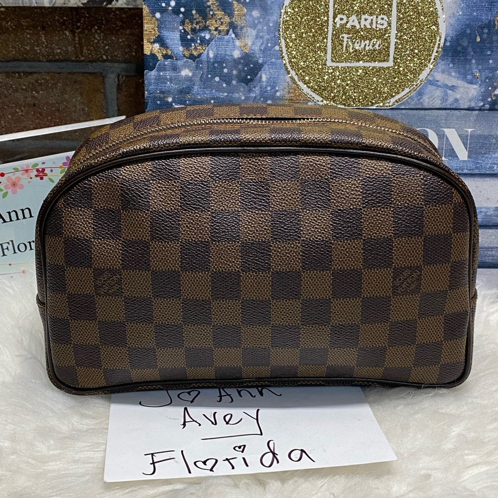 💕💕💕SOLD💕💕💕

🤩🤩🤩COSMETIC BAG DAMIER EBENE🤩🤩🤩